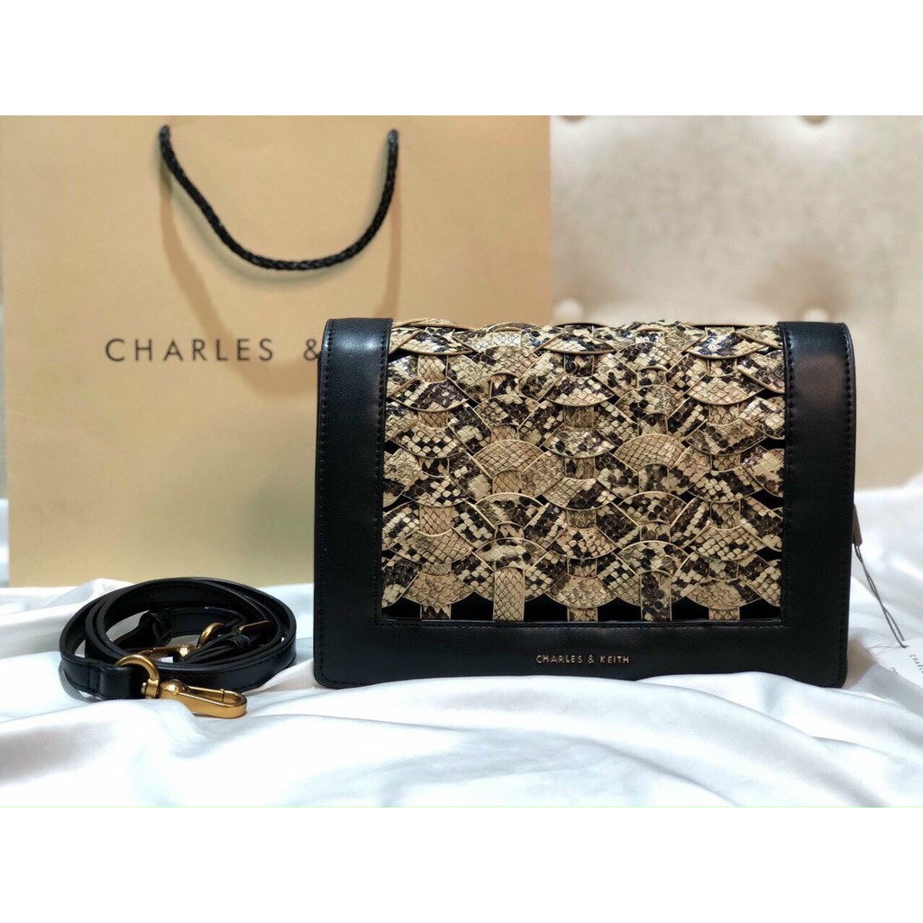 Túi Đeo Chéo Nữ Charles & Keith Woven Shoulder Bag