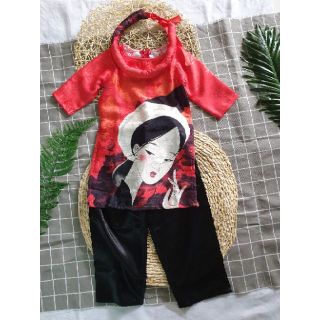 Áo dài gấm đỏ bé gái