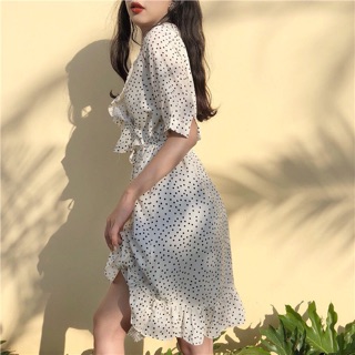 VÁY CỔ V CHẤM BI 2 màu trắng - đỏ