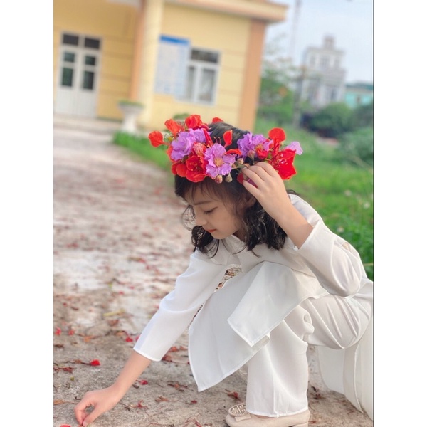 Bộ áo dài trắng và đen nữ sinh cho bé gái