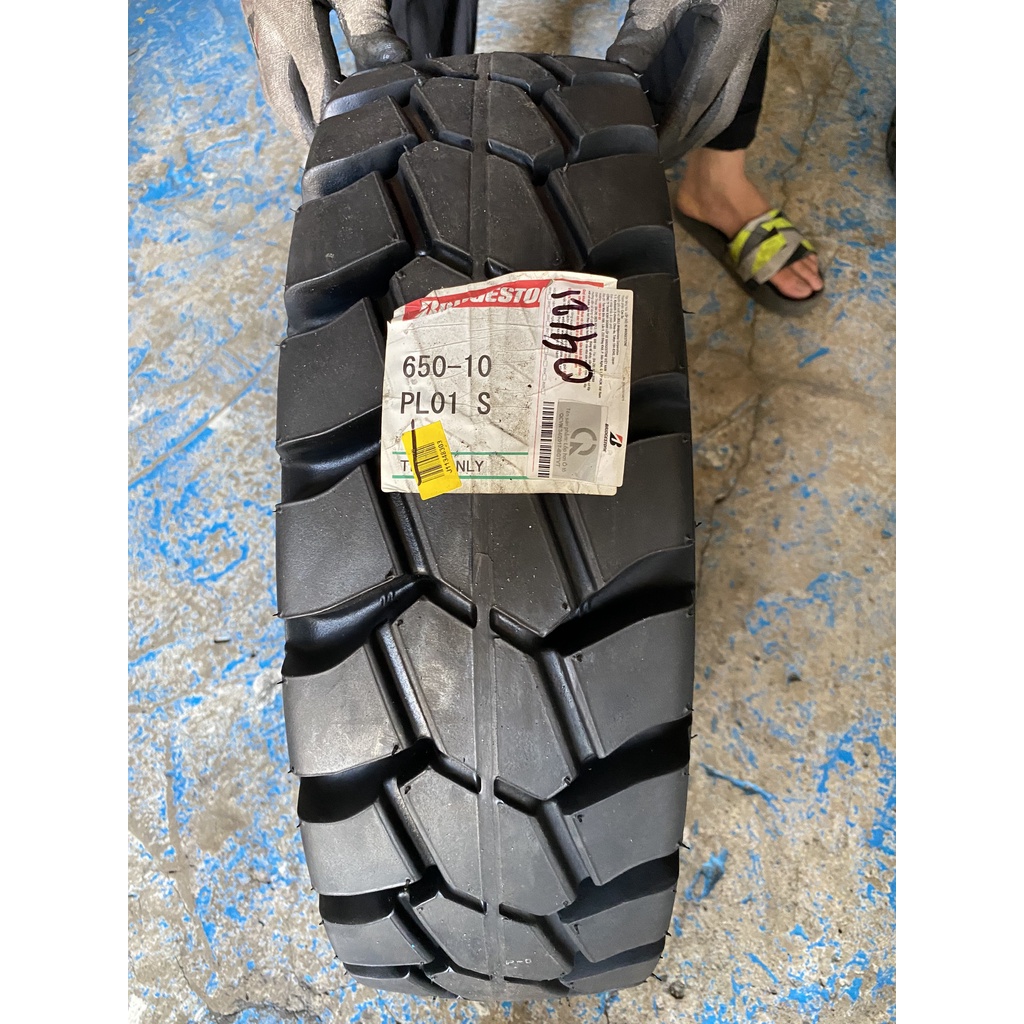 Lốp Bridgestone 650-10 PL01 ( Lốp đặc )