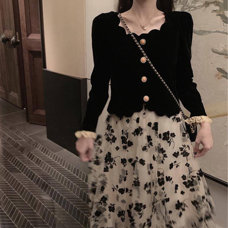 Áo kiểu nhung cổ vuông tay dài + chân váy lưới hoa màu đen thời trang nữ tính 2020
