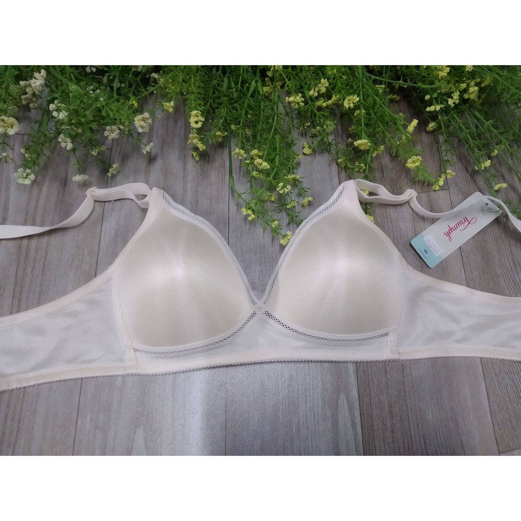 Áo lót nữ Triumph Form & Beauty 220 P không gọng mút vừa
