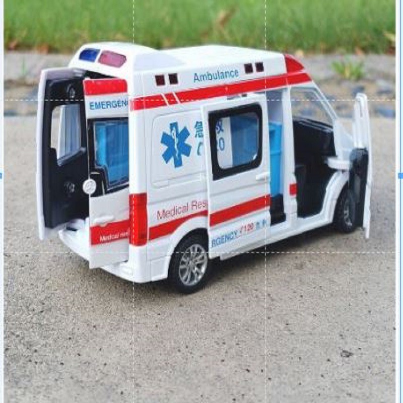 Xe cứu thương RMZ city120 bằng sắt có nhạc và đèn mở được tất cả các cửa