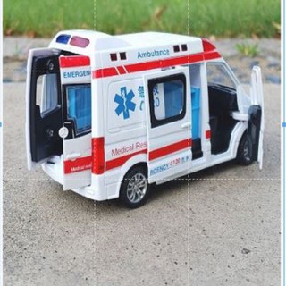 Xe cứu thương RMZ city120 bằng sắt có nhạc và đèn mở được tất cả các cửa