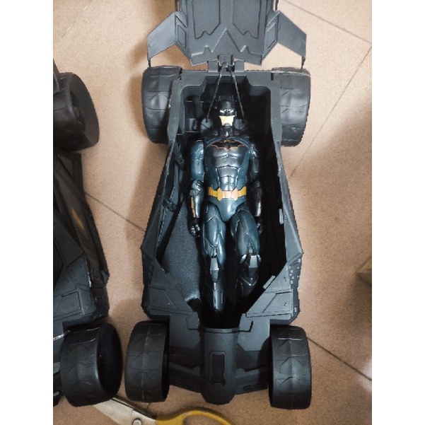 Bộ Batman 30cm và siêu xe Batmobile to có thể được nắp xe