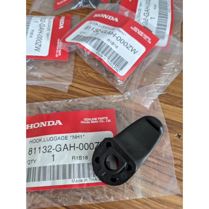 Móc treo đồ zin Xe Scoopy 2017-2019