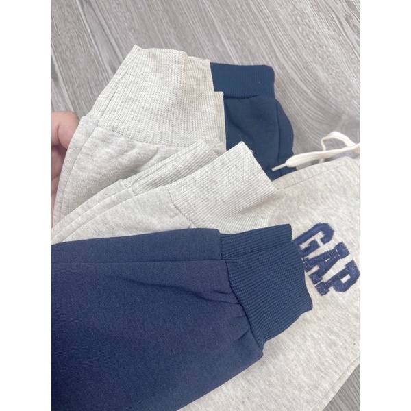 Set 2 quần nỉ G A P màu than xám cho bé trai