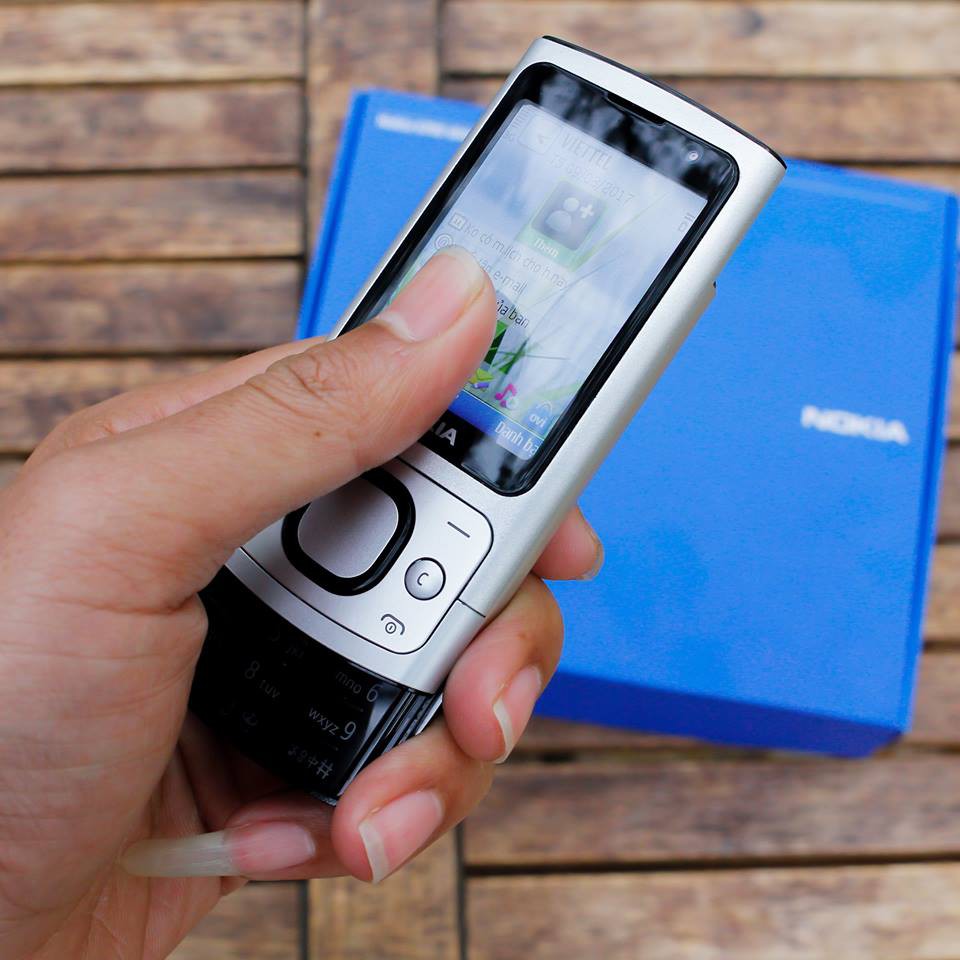 Điện thoại Nokia 6700 slide trượt tông kho mới 99%