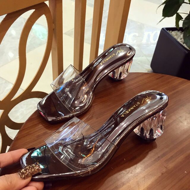 Dép hot gơ Võ Lý Kim Ngân