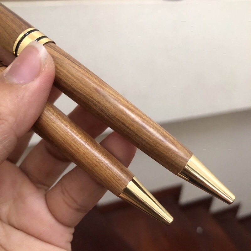 Bút Ký Gỗ Tô Bách Hợp Nắp Xoay HAHANCO Thơm Mùi Gỗ Mang Lại May Mắn Tài Lộc- PEH994X
