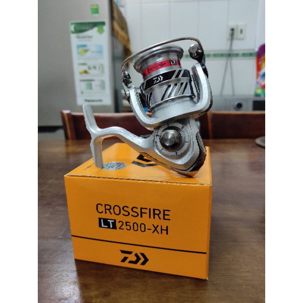 Máy câu đứng Daiwa Crossfire LT2500-XH / LT3000-CXH