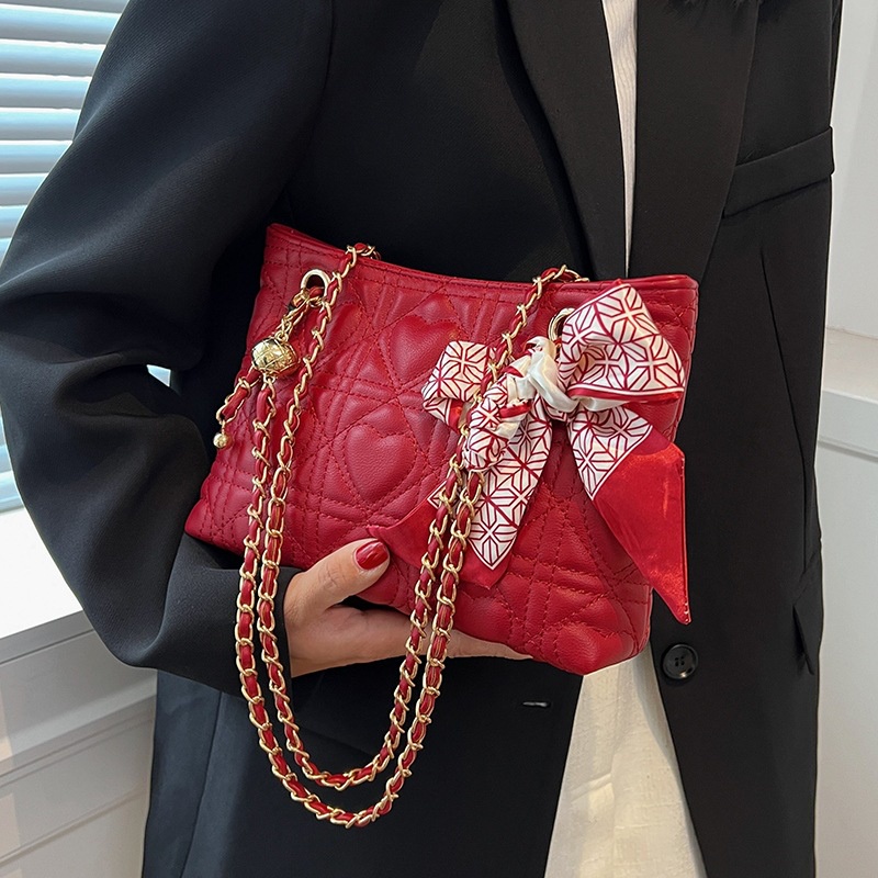 Túi đeo vai IELGY phối vải lụa dây xích thời trang cho nữ