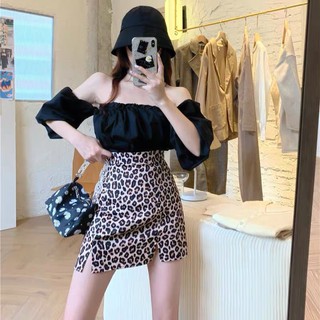 Chân váy hoạ tiết xẻ tà