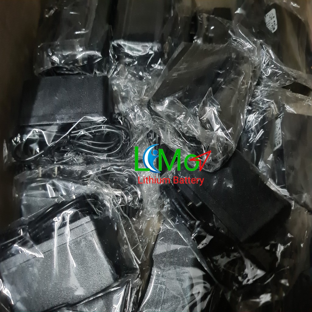 LIMO - SẠC PIN 3S 12,6v 1000ma. SẠC PIN LITHIUM, BATERY 12,6V. SẠC NHANH, CÓ ĐÈN BÁO ĐỎ KHI SẠC VÀ BÁO XANH KHI ĐẦY PIN