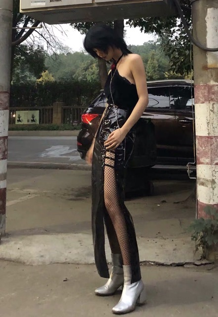 Set da PU bóng dài xẻ tà Gothic