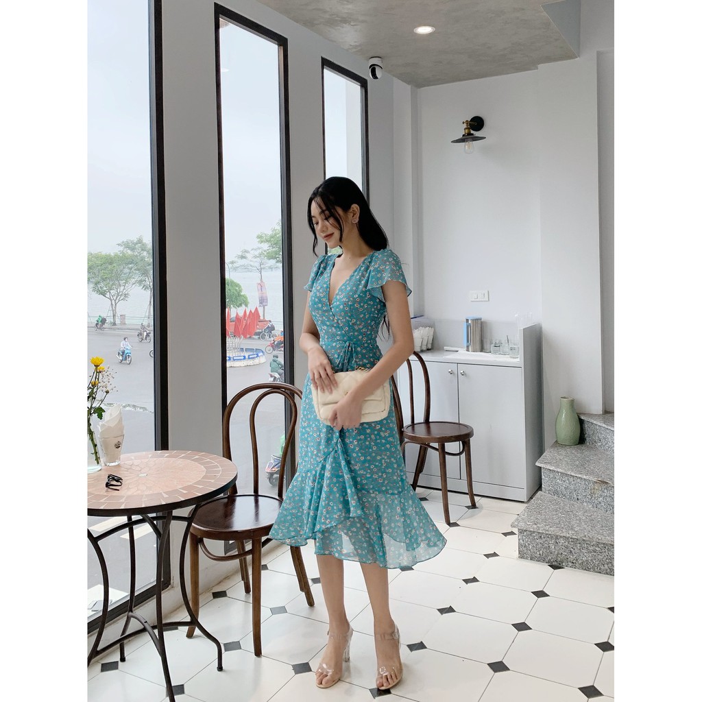 Váy đi biển ngắn tay, Đầm thiết kế cổ V thắt eo màu xanh dương họa tiết hoa đủ 4 size e1197 | BigBuy360 - bigbuy360.vn