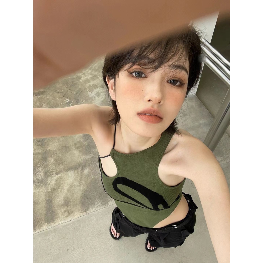 Áo Lửng Hai Dây Cột Dây Màu Xanh Lá Đậm Thiết Kế Không Đồng Đều Phong Cách Mới Mùa Hè Cho Nữ