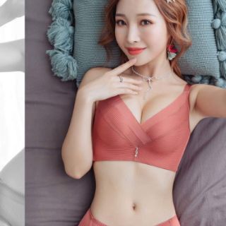 Combor 4 áo lót siêu nâng.[ siêu giảm giá chỉ còn 399k]