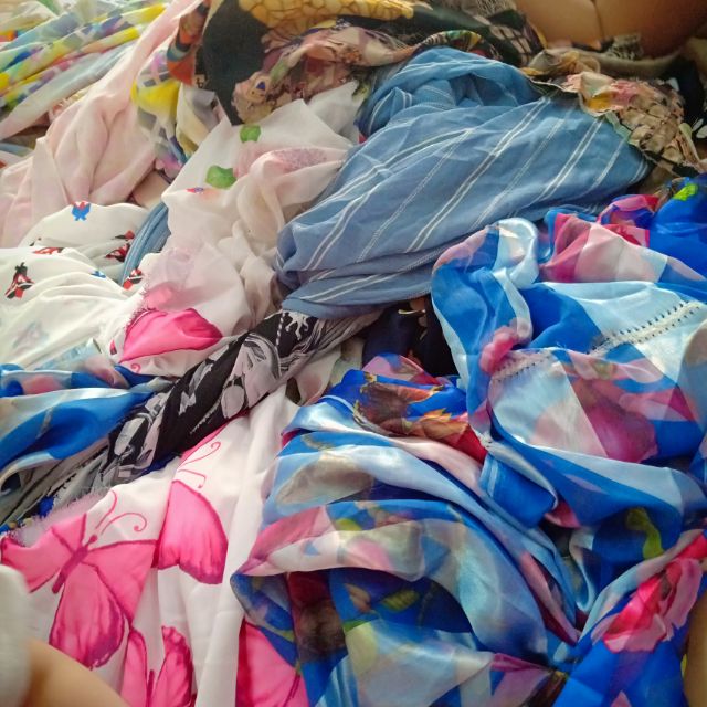 Vải c Thu Hậu