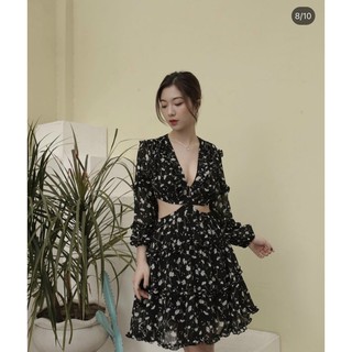 Đầm hoa khoét eo xoè