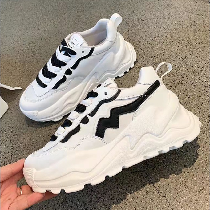 Giày sneaker nữ TLT117