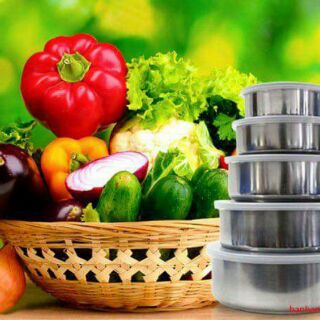 Bộ bát inox có nắp đậy.
