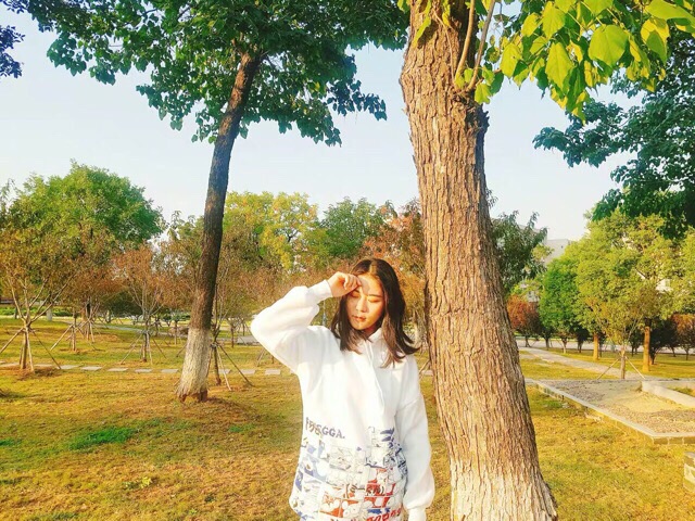 [Có sẵn] Áo hoodie trắng hoạt hình ulzzang | BigBuy360 - bigbuy360.vn