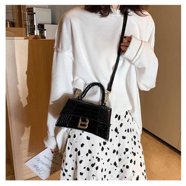 (Bản đẹp) Túi đeo chéo nữ có quai xách khóa chữ B thiết kế độc lạ, cá tính CV67