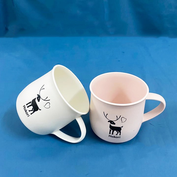 Ly cốc nhựa Hokori Việt Nhật chịu nhiệt cao cấp- Cốc nhựa có quai cầm in hình hươu dễ thương. Cốc trang trí decor
