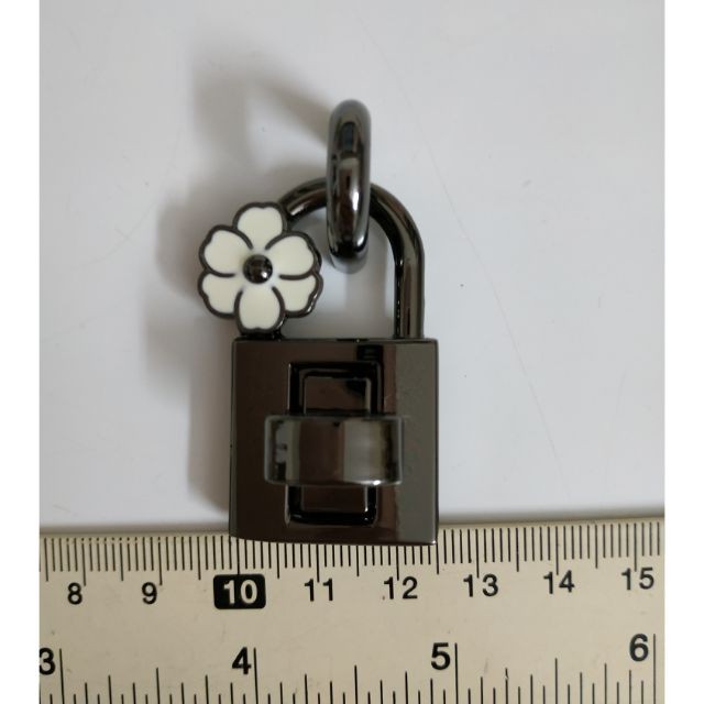 Freeship 99k TQ_Khoá hoa mai đen- KA64