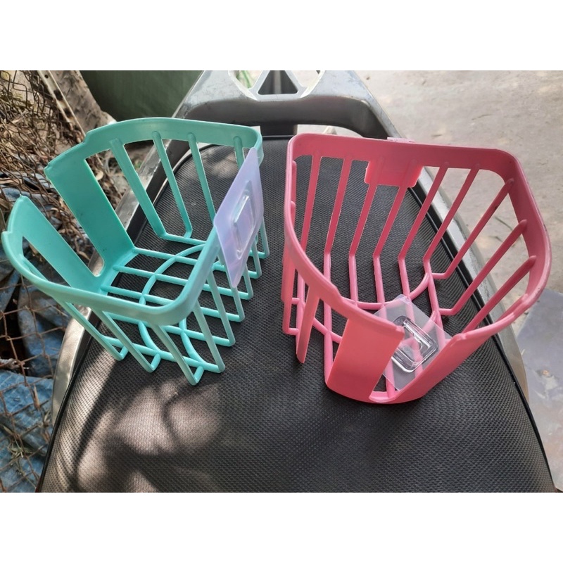 Giỏ đựng giấy vệ sinh bằng nhựa dán tường siêu tiện dụng