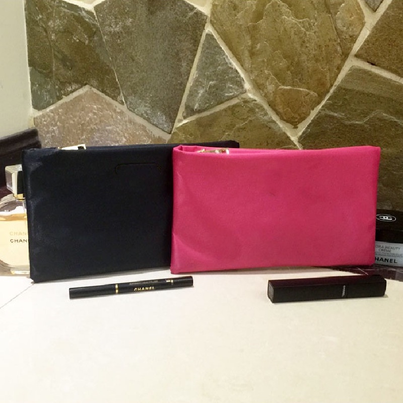 Túi Đựng Mỹ Phẩm Hình Tam Giác Bằng Nhung Đen Sang Trọng