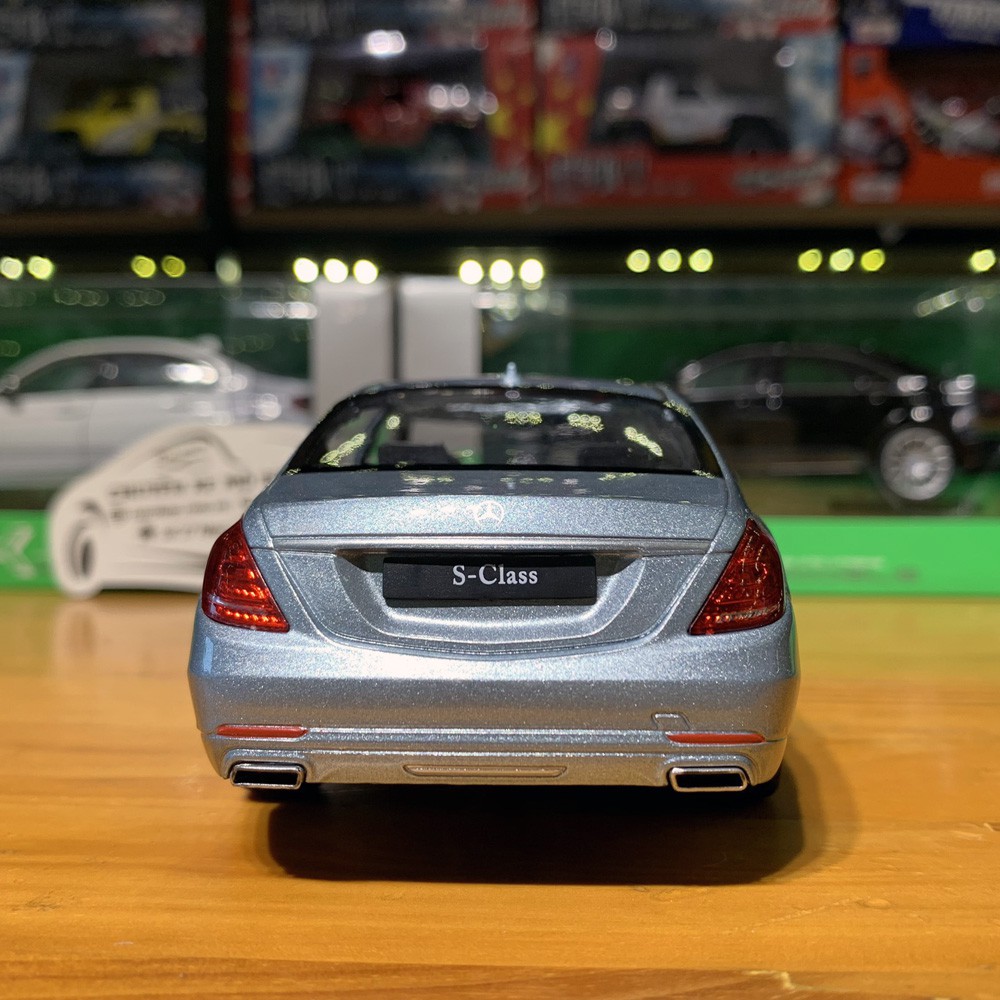 Xe mô hình trưng bày Mercedes-Benz S500 Welly FX tỉ lệ 1:24 màu xanh