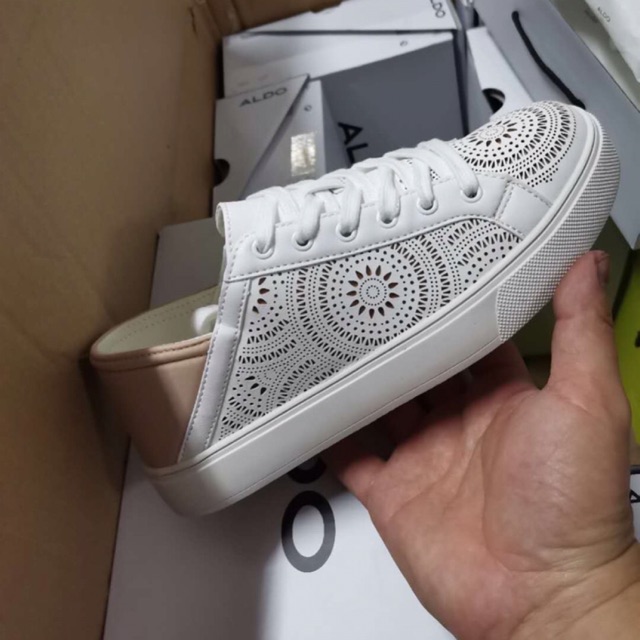 Giầy thể thao trắng