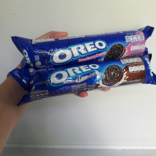 Bánh Quy Oreo có mùi 2 nhân kem dâu và kem chocolate (133g/1 cây)