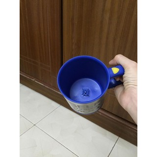 Cốc tự khuấy
