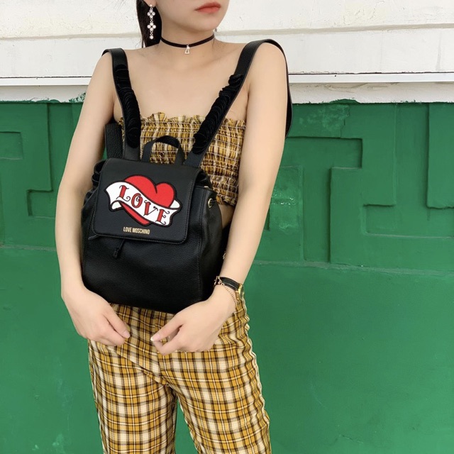 Balo da Love Moschino săn sale nắp thêu logo hãng đẹp tinh tế sẵn 2 màu đỏ/đen