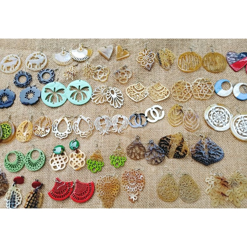 Bông tai nữ bằng sừng trâu tự nhiên hàng đẹp xuất đi châu Âu, không bị ăn tai