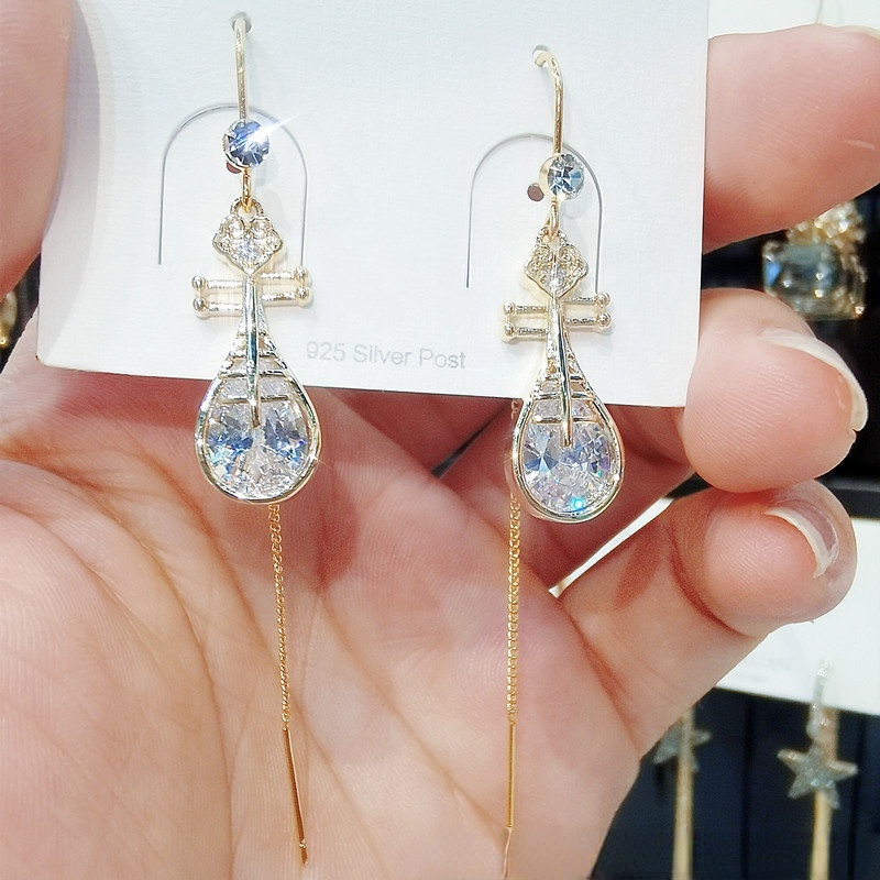 Bông Tai Dáng Dài Đính Kim Cương Phong Cách Retro Thanh Lịch