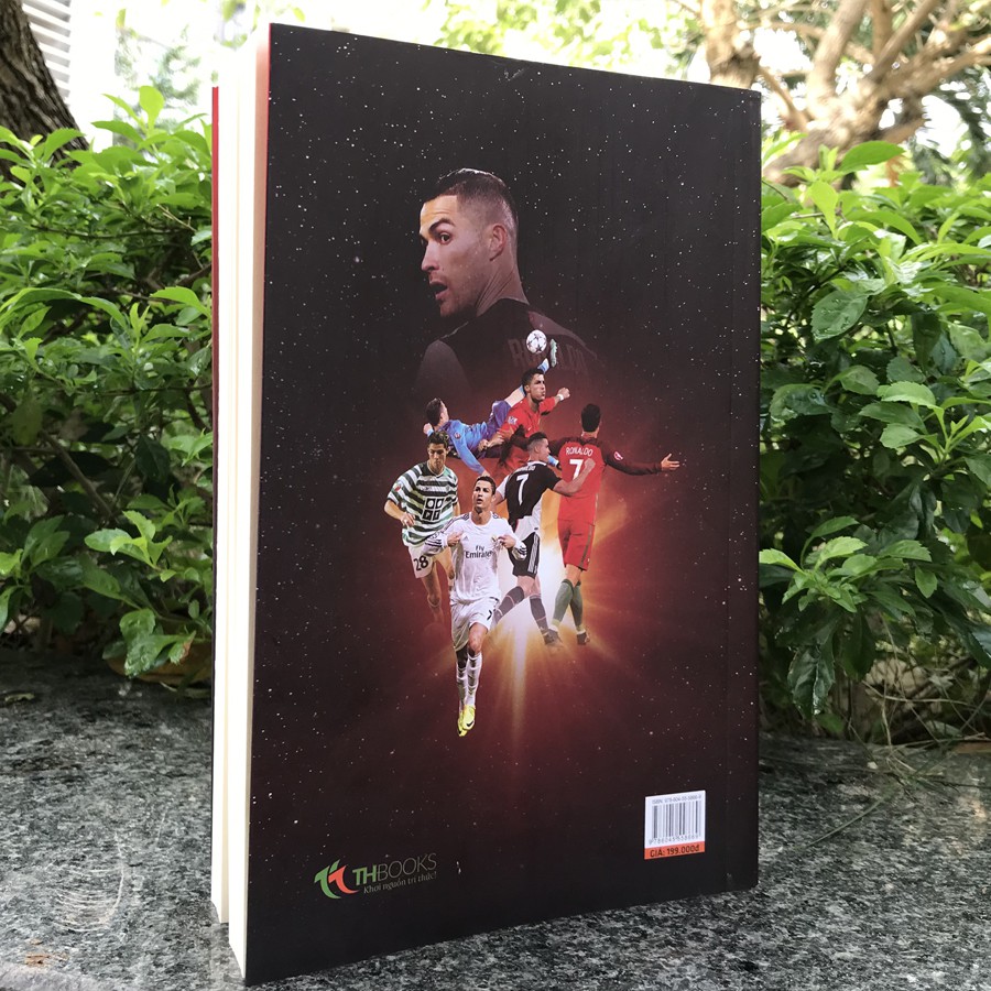 Sách - CR7 - Hành Trình Lên Đỉnh Thế Giới (Ver Bìa mềm) - Tặng kèm Postcard