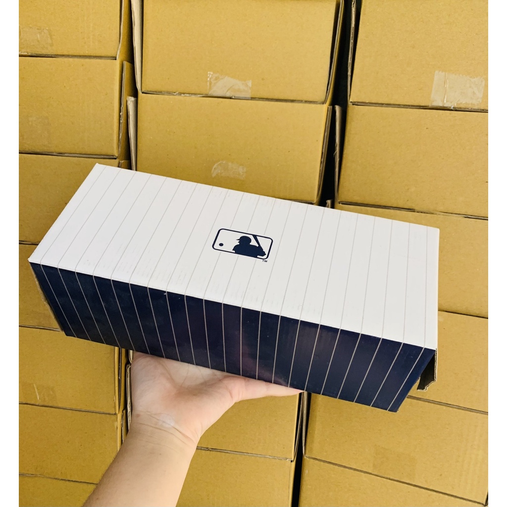 Hộp giày dép thương hiệu m.l.b