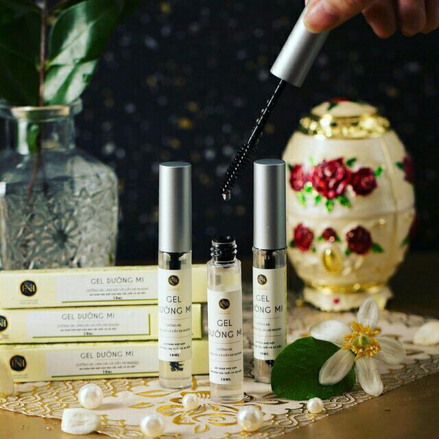 Mascara Maybeline vàng 7x, giúp mi dày, đen, không vón cục | BigBuy360 - bigbuy360.vn