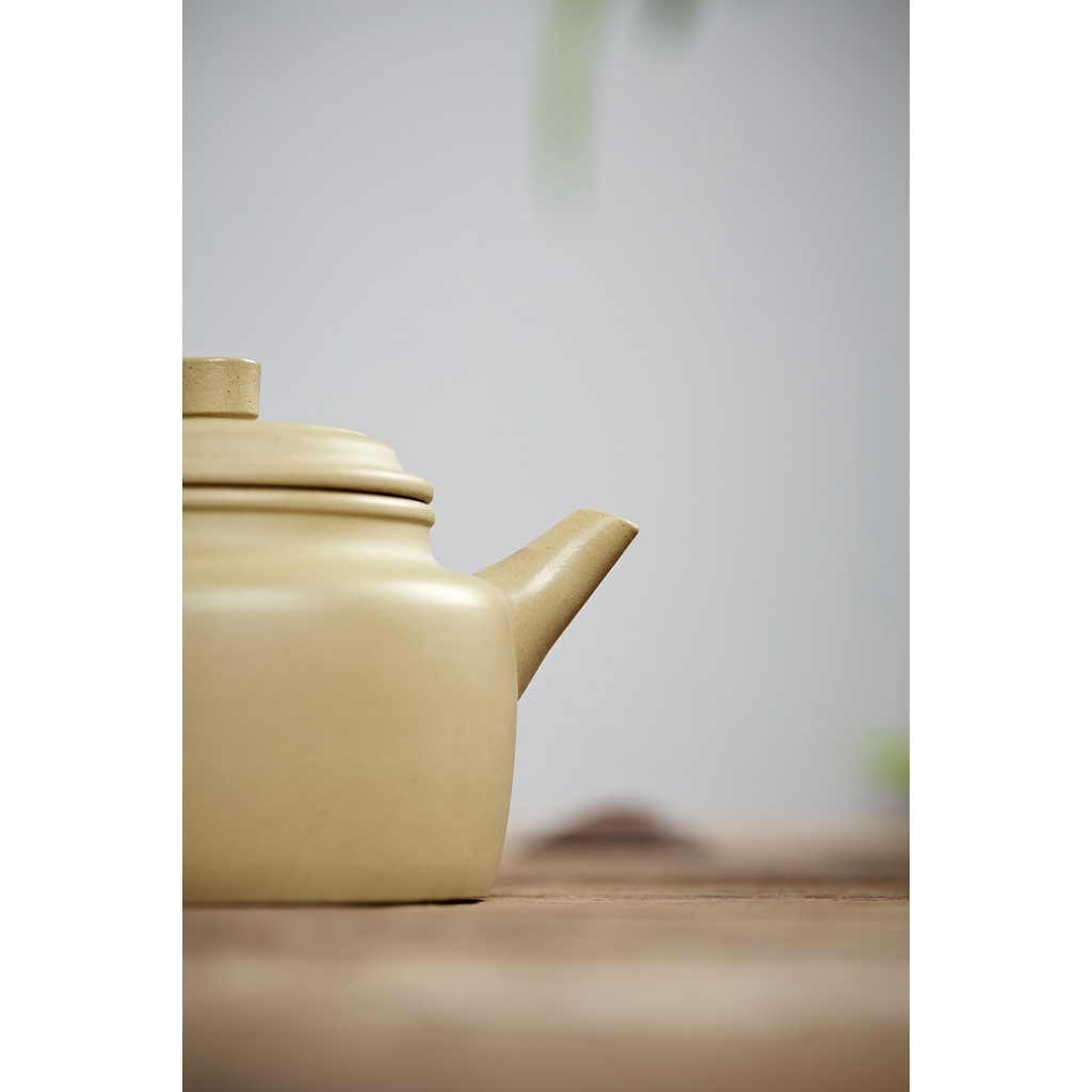 Ấm Tử Sa Nghi Hưng Đức Chung 260 ml (Bổn Sơn Lục)