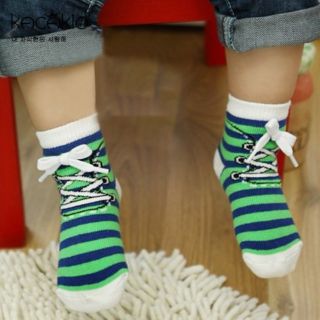 Vớ hình chiếc giày cột dây bé trai