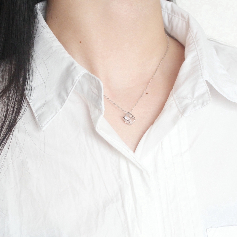 [Mã FASHIONCB232 hoàn tối đa 15K xu đơn 50K] Vòng cổ mặt hình khối trong suốt đính đá Zircon thời trang cho nữ | BigBuy360 - bigbuy360.vn