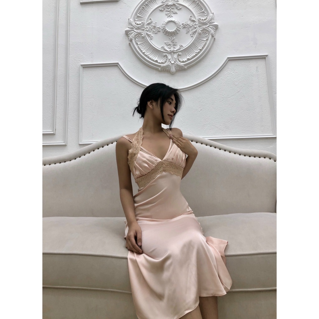 Váy ngủ ren qua cổ Chillgals