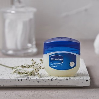 Sáp Dưỡng Ẩm Vaseline Pure Petroleum Jelly 100ml