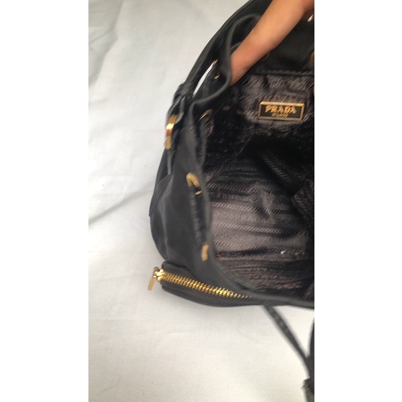 Túi chuẩn si. Túi qua sử dụng. Khách vui lòng xem hình nếu muốn biết thêm thông tin sản phẩm mời khách vô chat. Thanks z