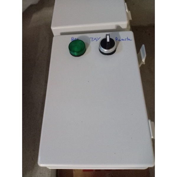 Tủ điện điều khiển từ xa .2 chế độ Màn/auto, tải 3kw Đã ráp hoàn chỉnh về chỉ đấu tải điện và cấp nguồn sử dụng